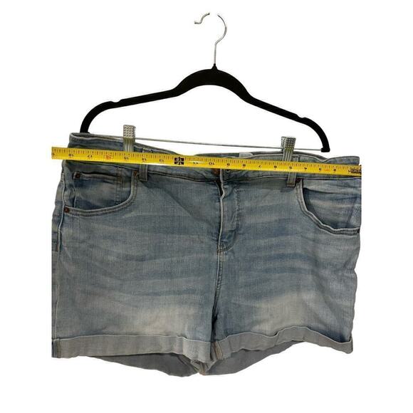 Time and Tru Size 18 Mid Rise Denim Shorts - Picture 4 of 8